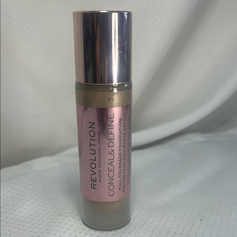 F7 - Revolution Conceal & Define Full Coverage Foundation Medium Skin Tones